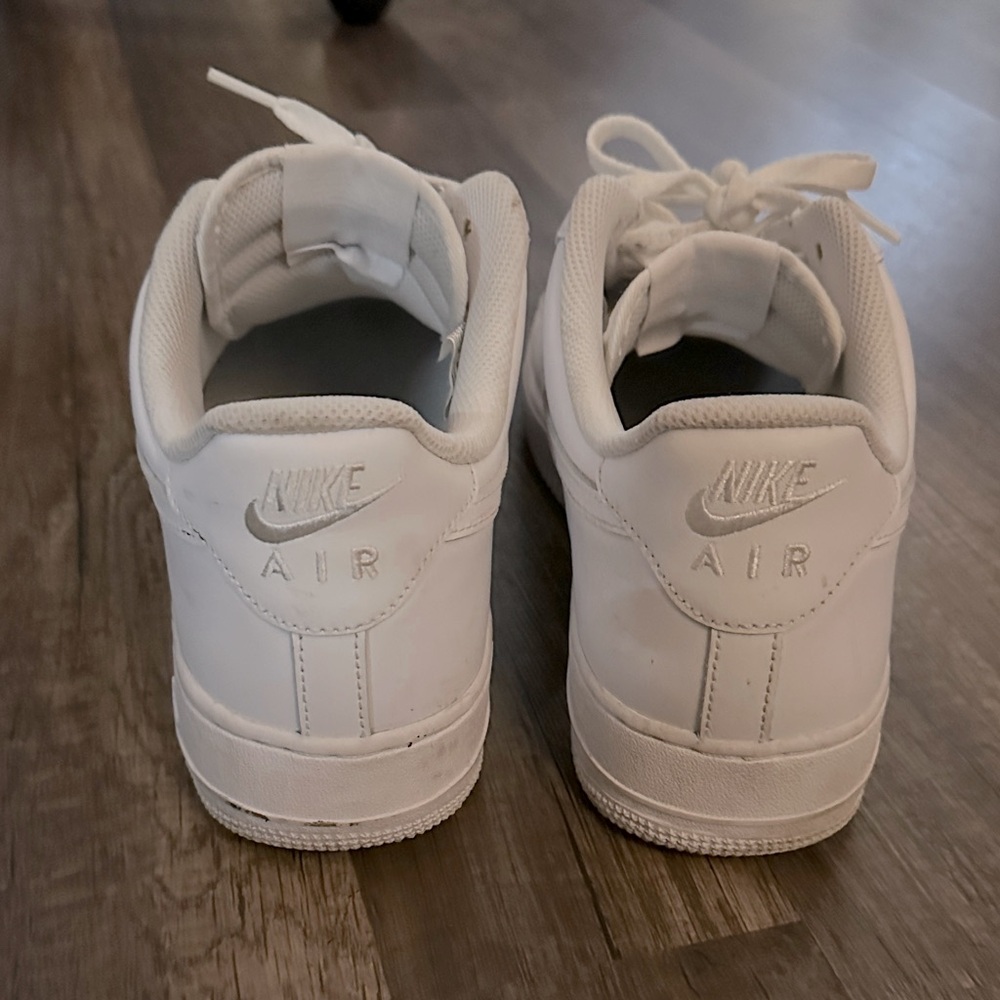 Nike AF1 White Low Classic Sneakers | 12M = 13.5W | Preowned Leather Air Forces - Picture 13 of 15